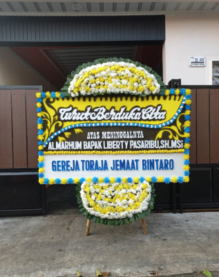 Papan Bunga Duka di Pasar Ambacang